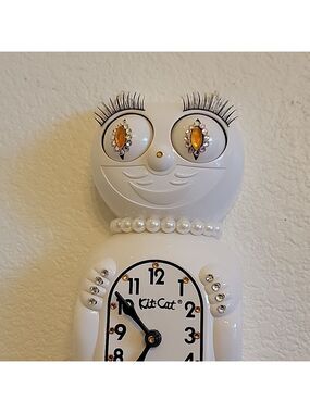 Jeweled White Lady Kit-Cat Klock clock